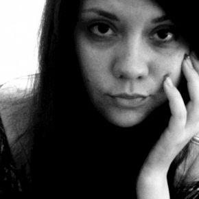 Uyda yalangoch mast xotinlarning fotosuratlari